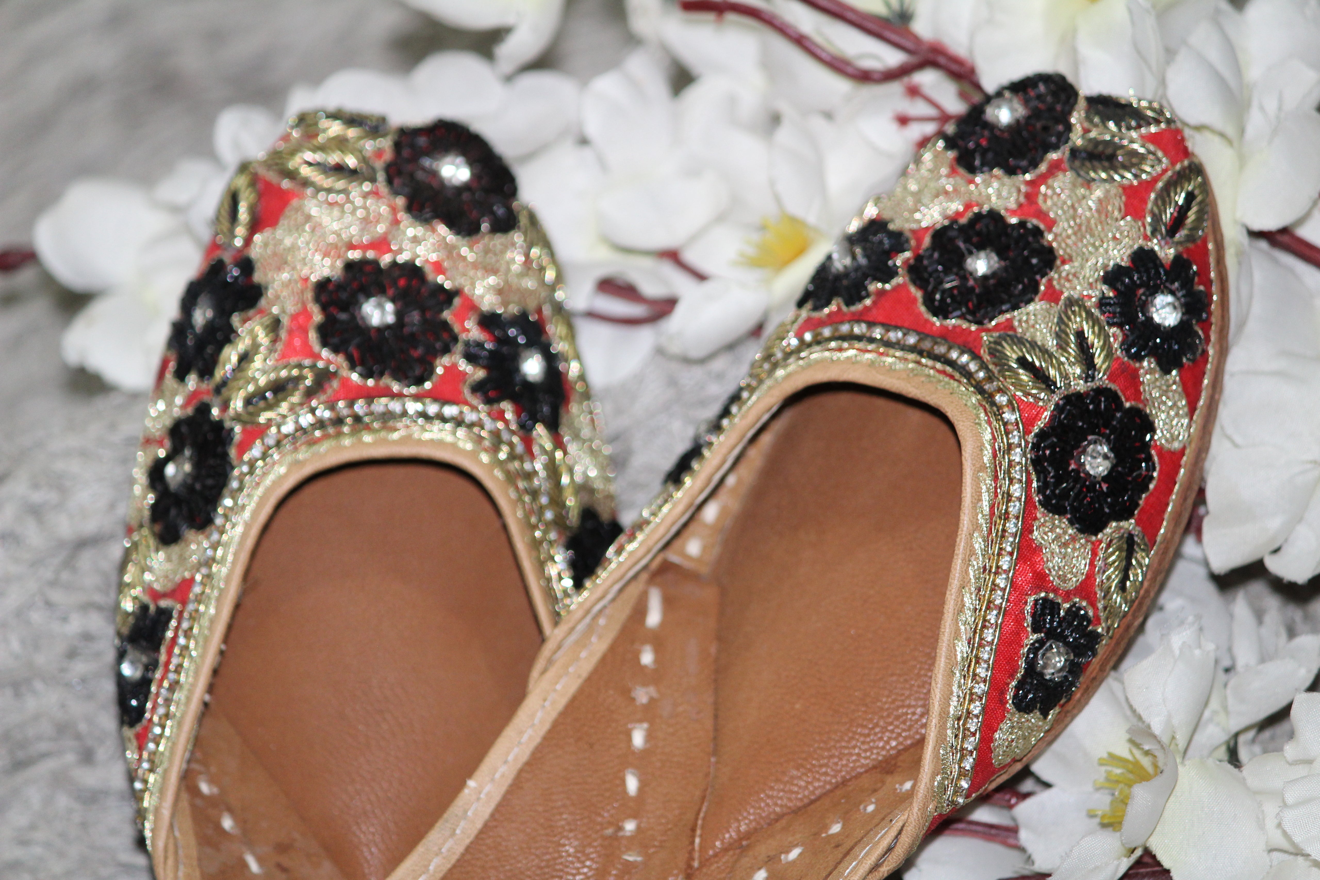 Red Women Embroidered Handcrafted Jutti