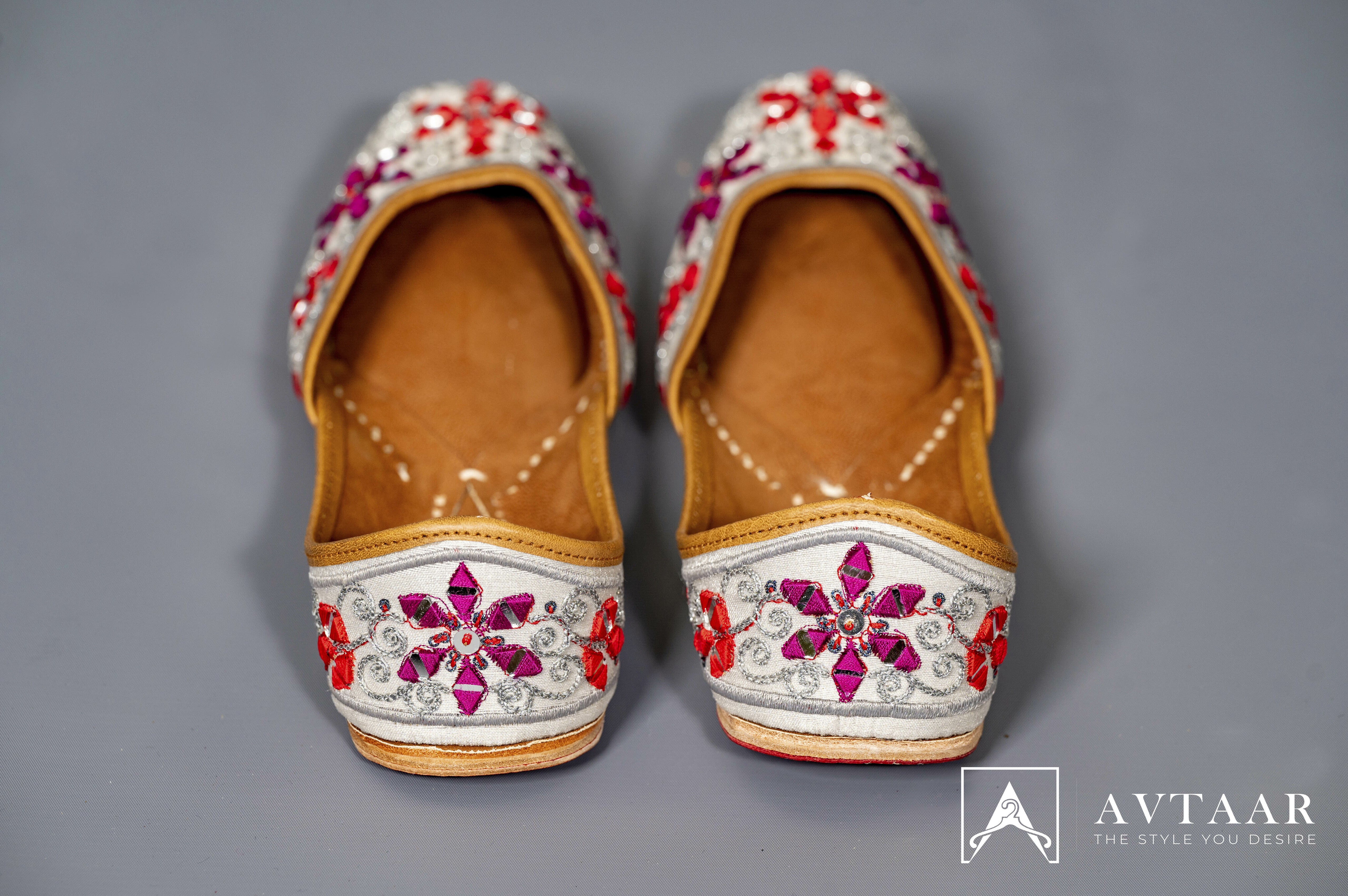 Exclusive Embroidered Handcrafted Jutti